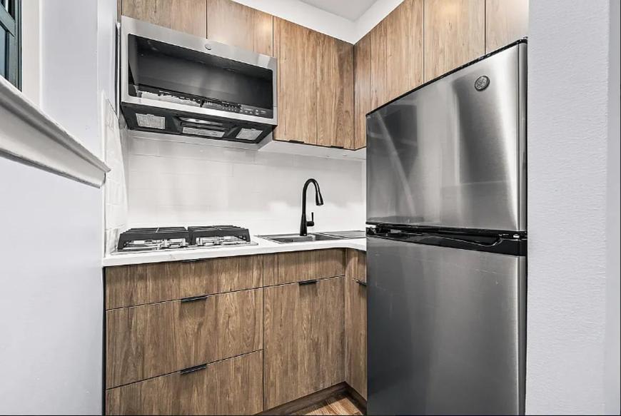 453 West 48th Street – photo 3