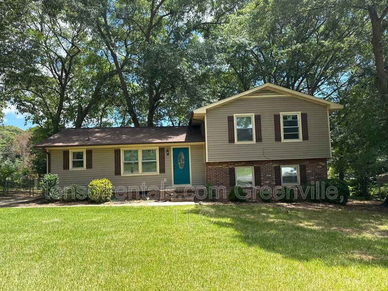 105 Chuckwood Drive – photo 1