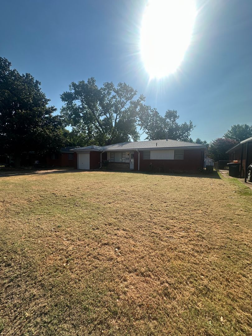 3 bed, 1 bath, 1 car garage – photo 2