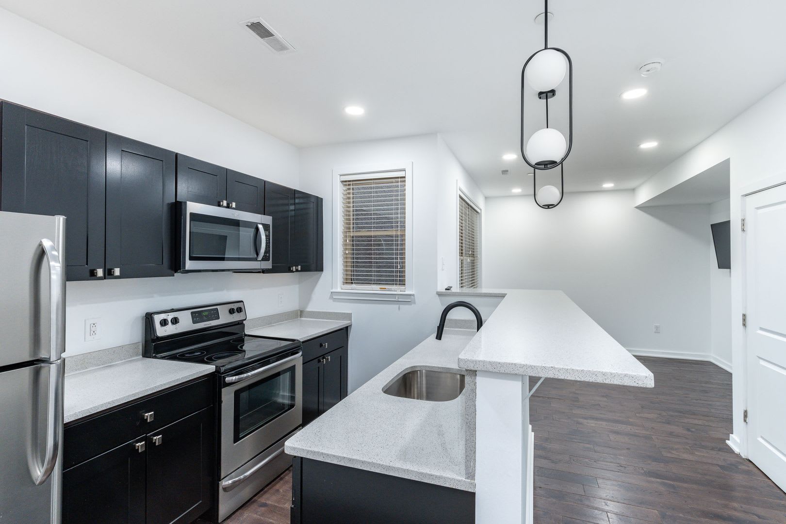 Temple Apartments – photo 2