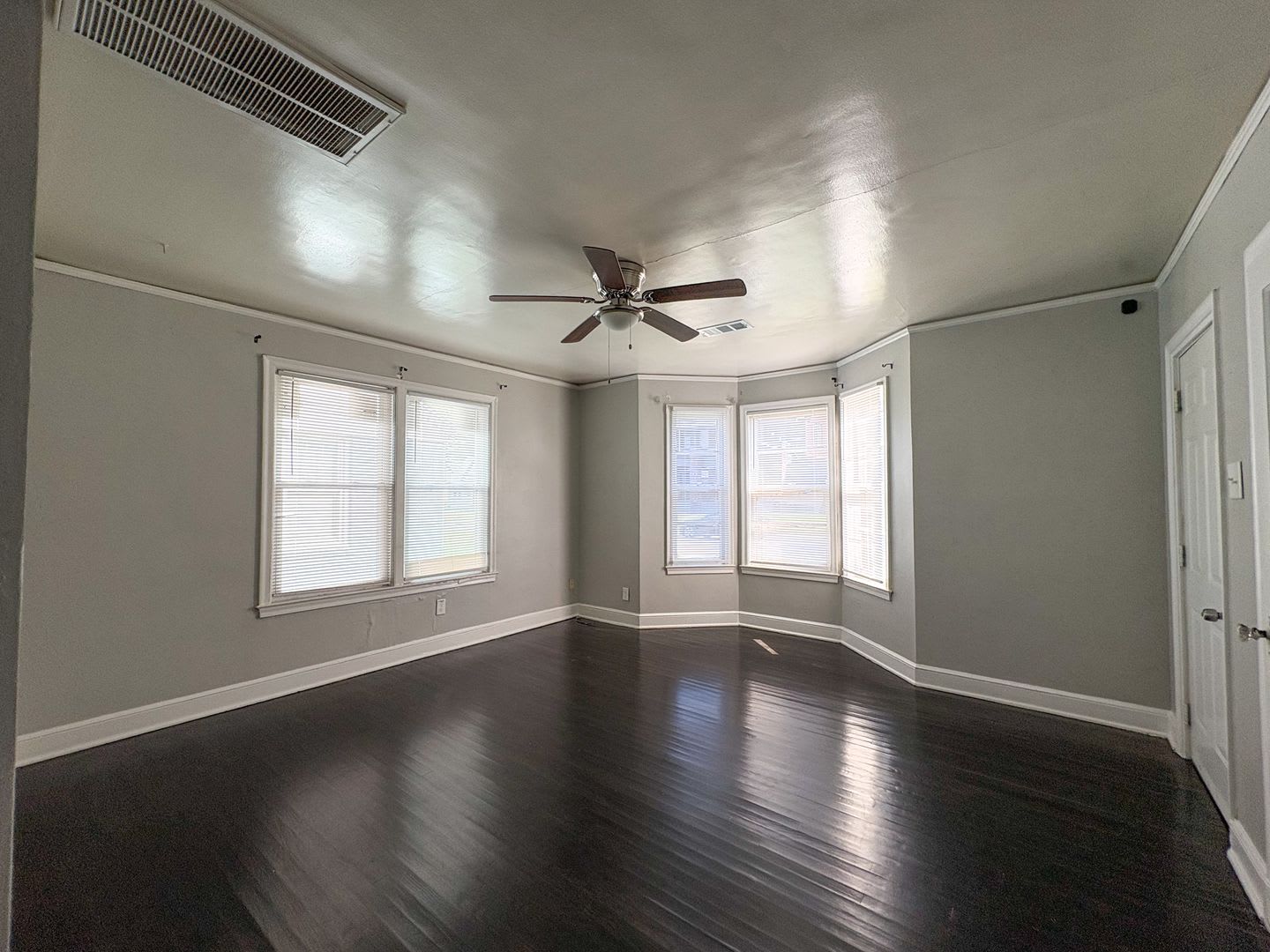 2 Bedroom 1 Bath Apartment Near Overton Park – photo 3