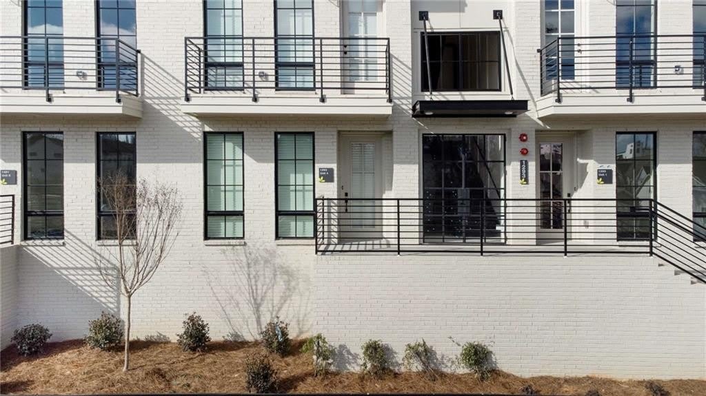 1293 Longreen Terrace NW – photo 2