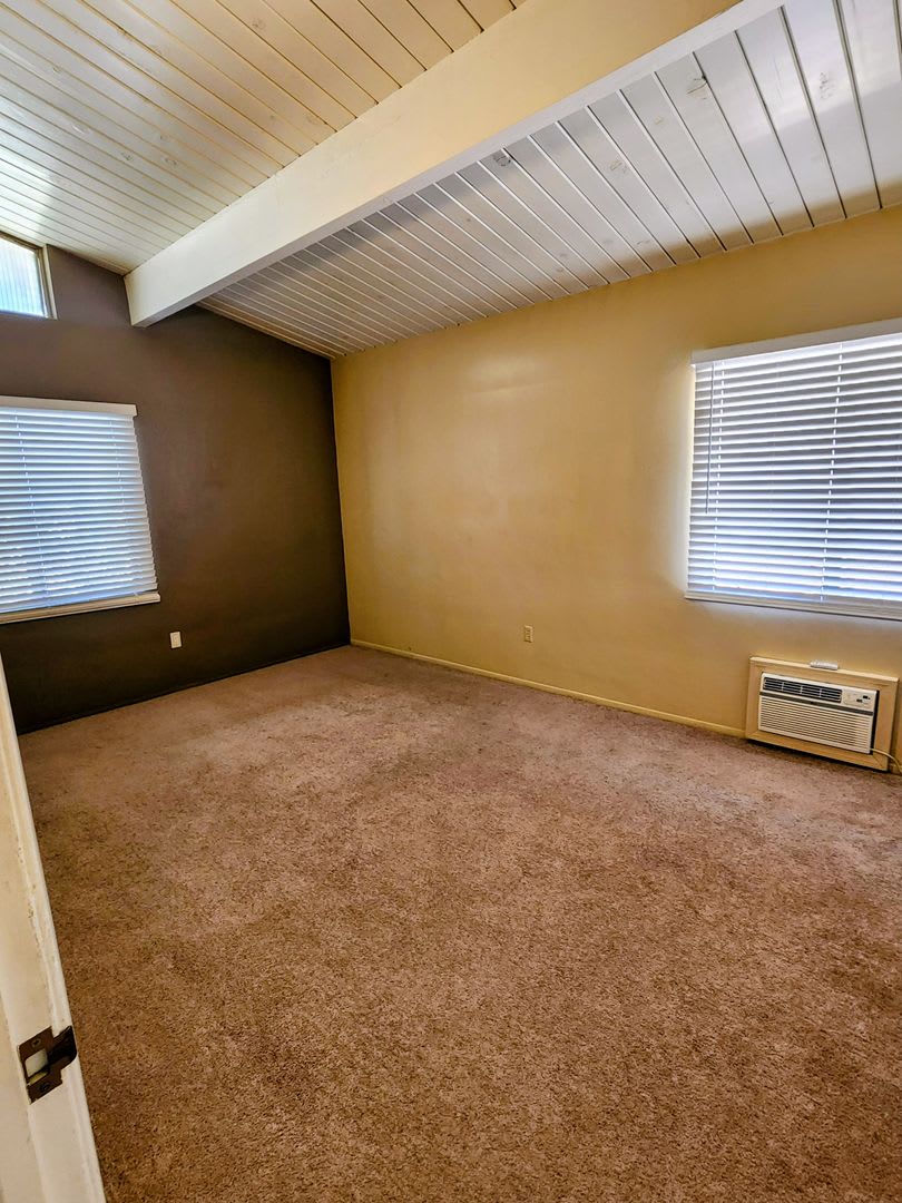 Cozy 2 bed/1 Bath house-UNFURNISHED ** – photo 5