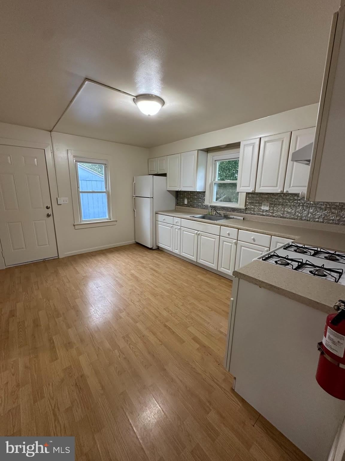 104 PEARL ST S – photo 3