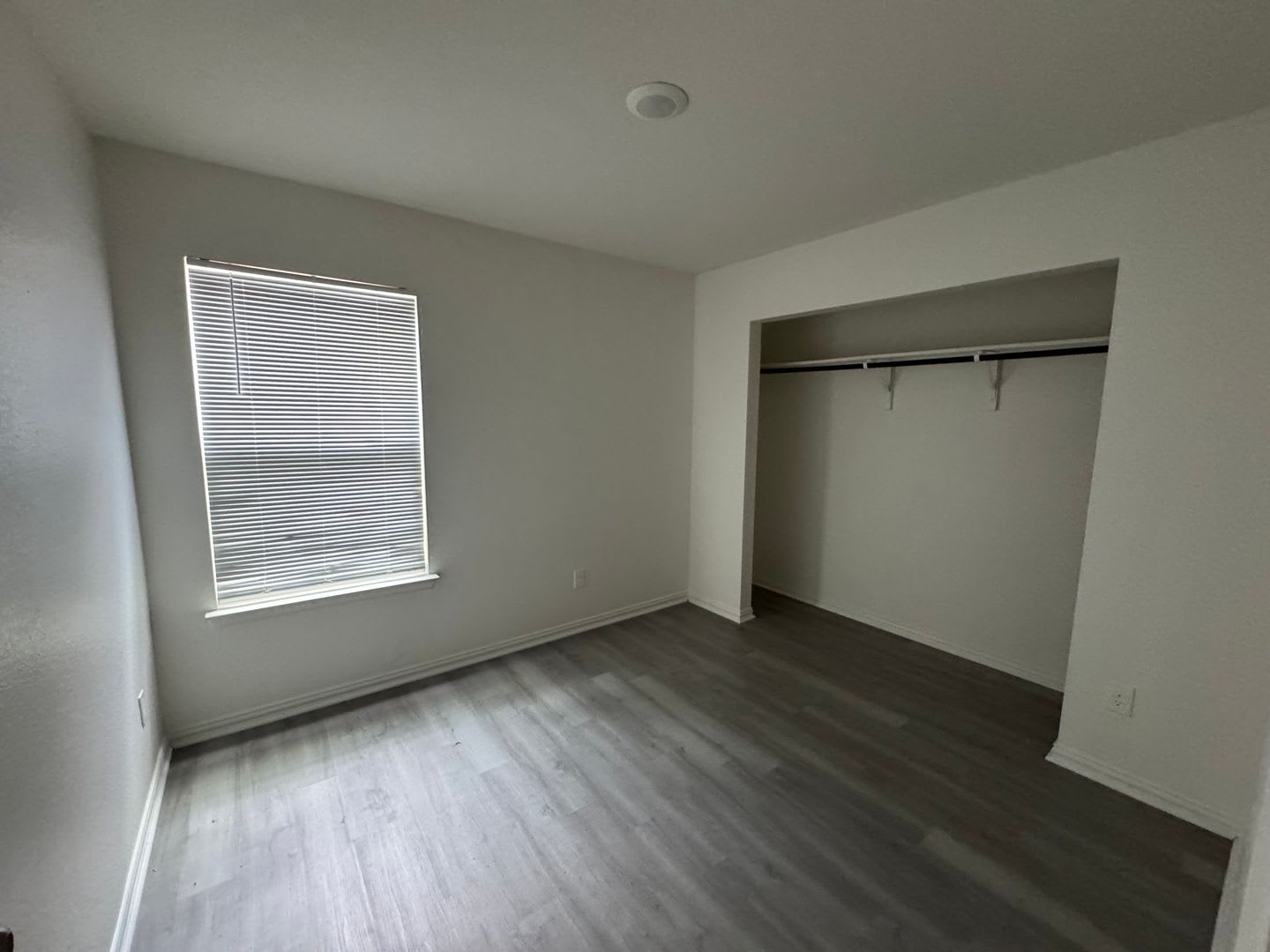 3 Bedroom Living Near Downtown – photo 5