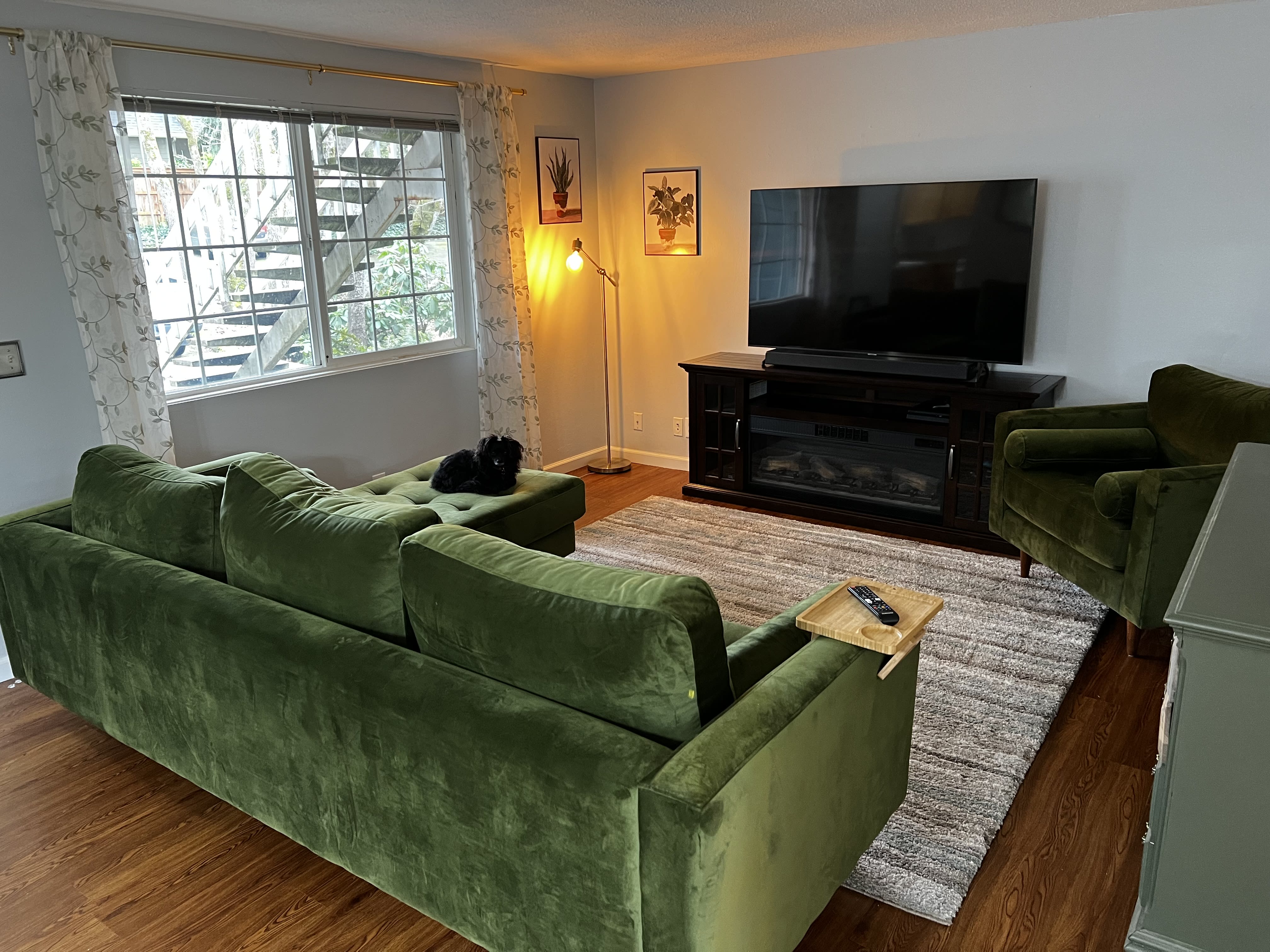 2133 Hawkins Lane – photo 1