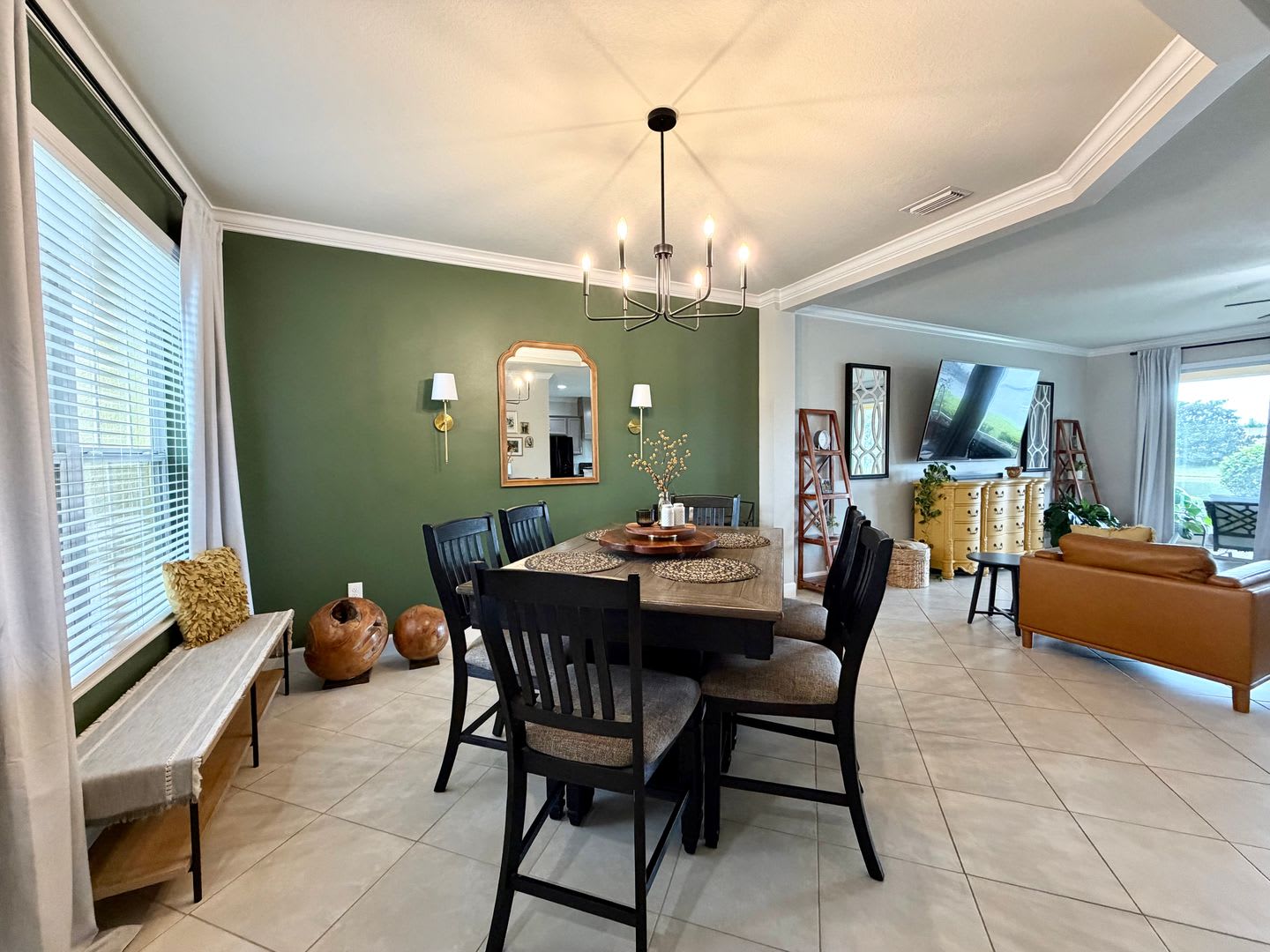 Spacious Townhome in Central Location! – photo 4