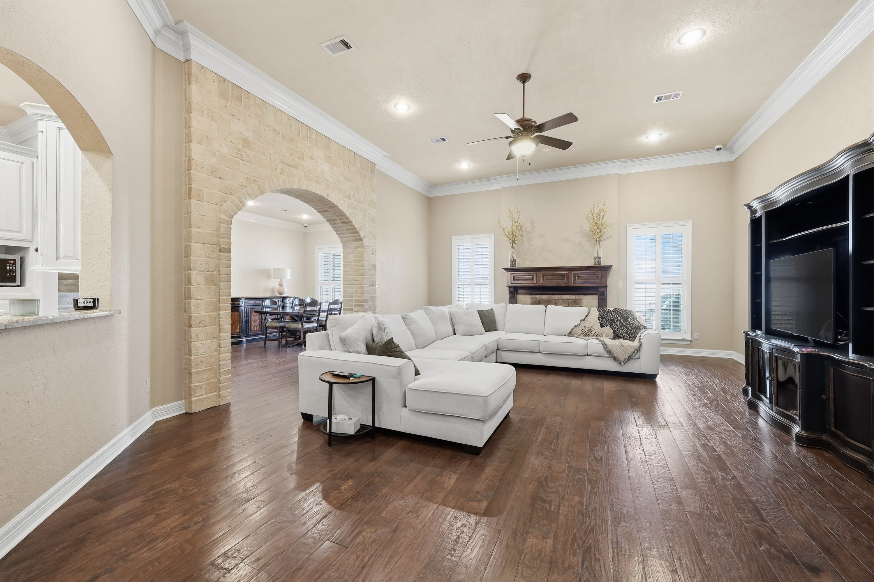 6470 Claybourn Drive – photo 3