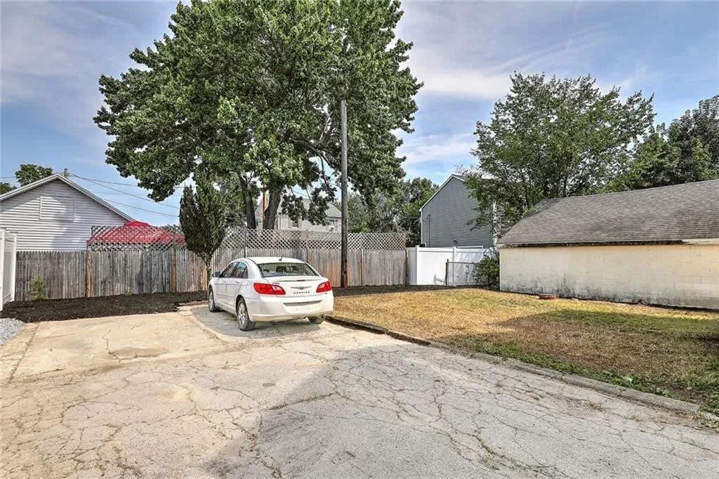 8 Sanford Ave – photo 4