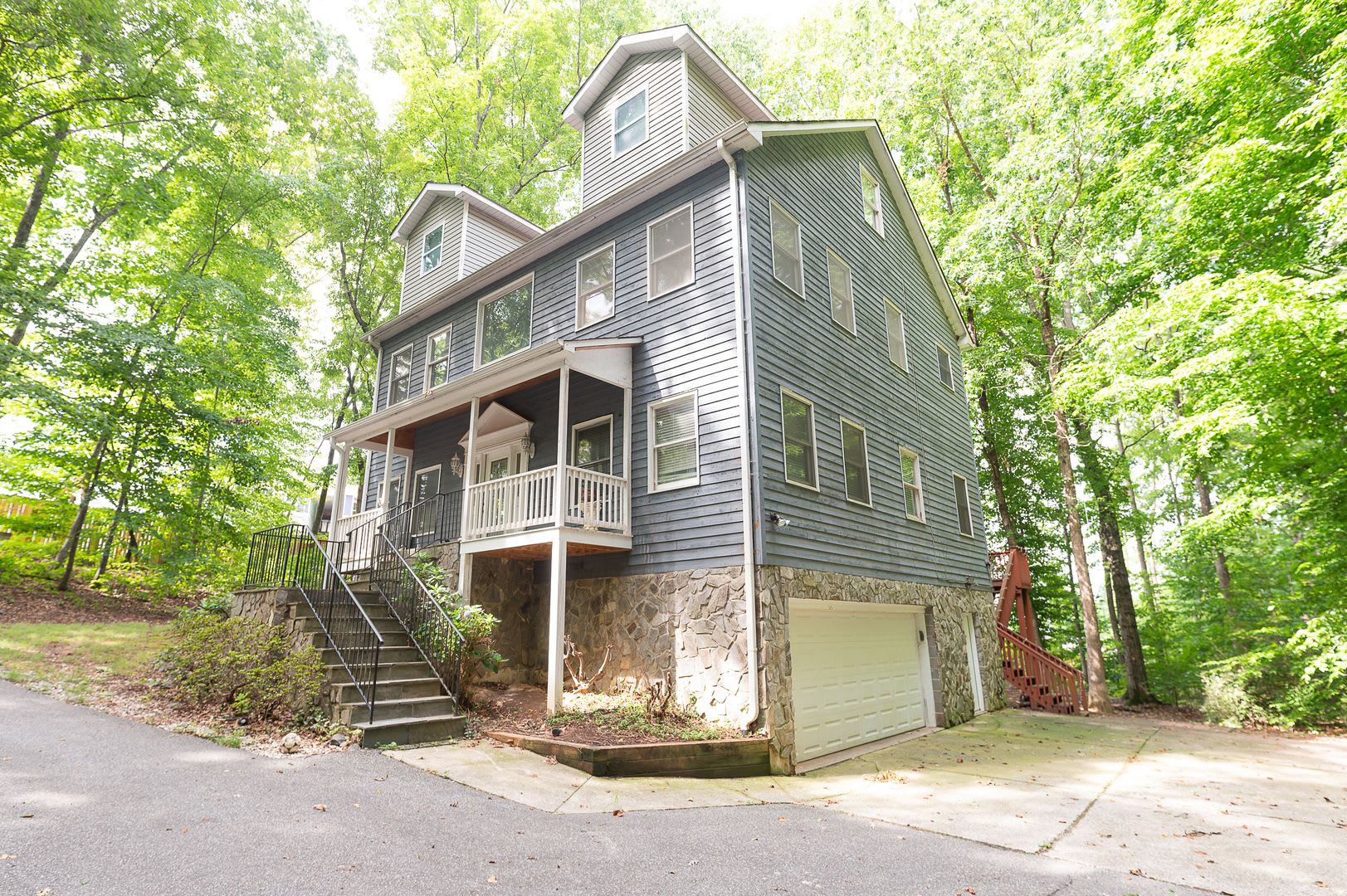 Spacious 3100 sq ft 3 bedroom 2.5 bath home on over 1.5 acres in Oak Ridge NC w/2 car garage – photo 3