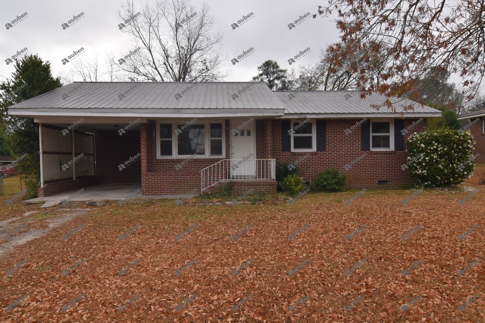 1 100 3 Br 1 Ba Move In Ready – photo 1