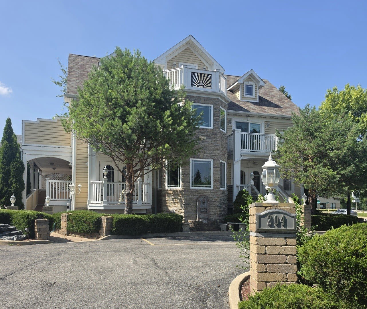 204 N Waukegan Road – photo 1