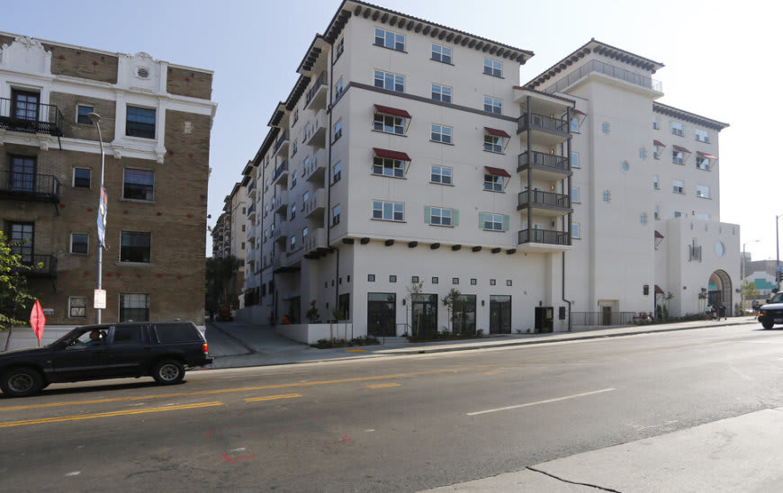 1901 West 6th St. – photo 3