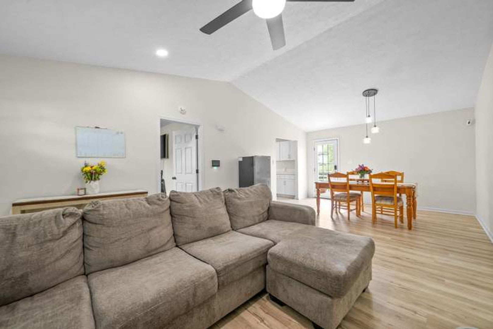 Welcome Home to 602 Artic Ave. – photo 4