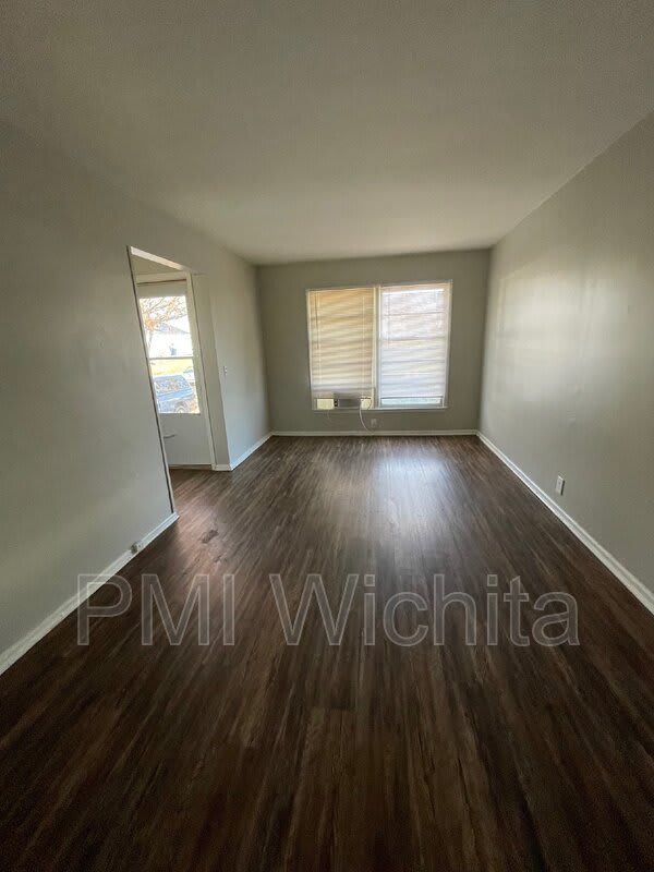 2304 S Broadview St – photo 4