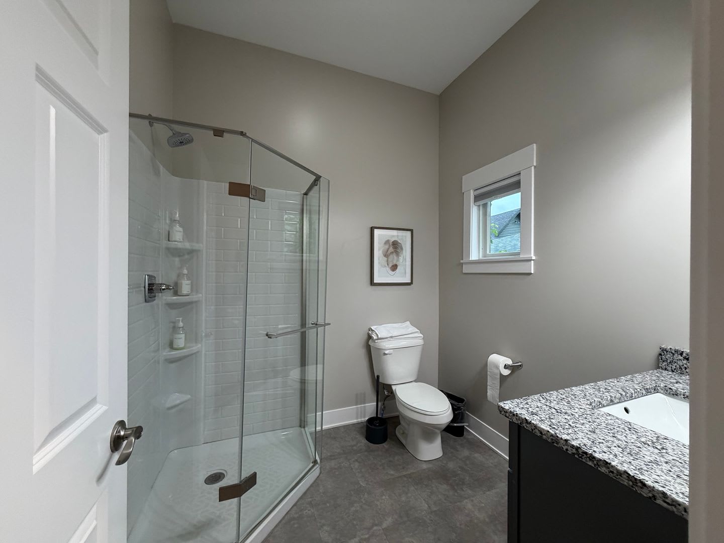406 E 6Th St 4 Bed 4 Bath Fully Furnished Located Right By Kirkwood – photo 3