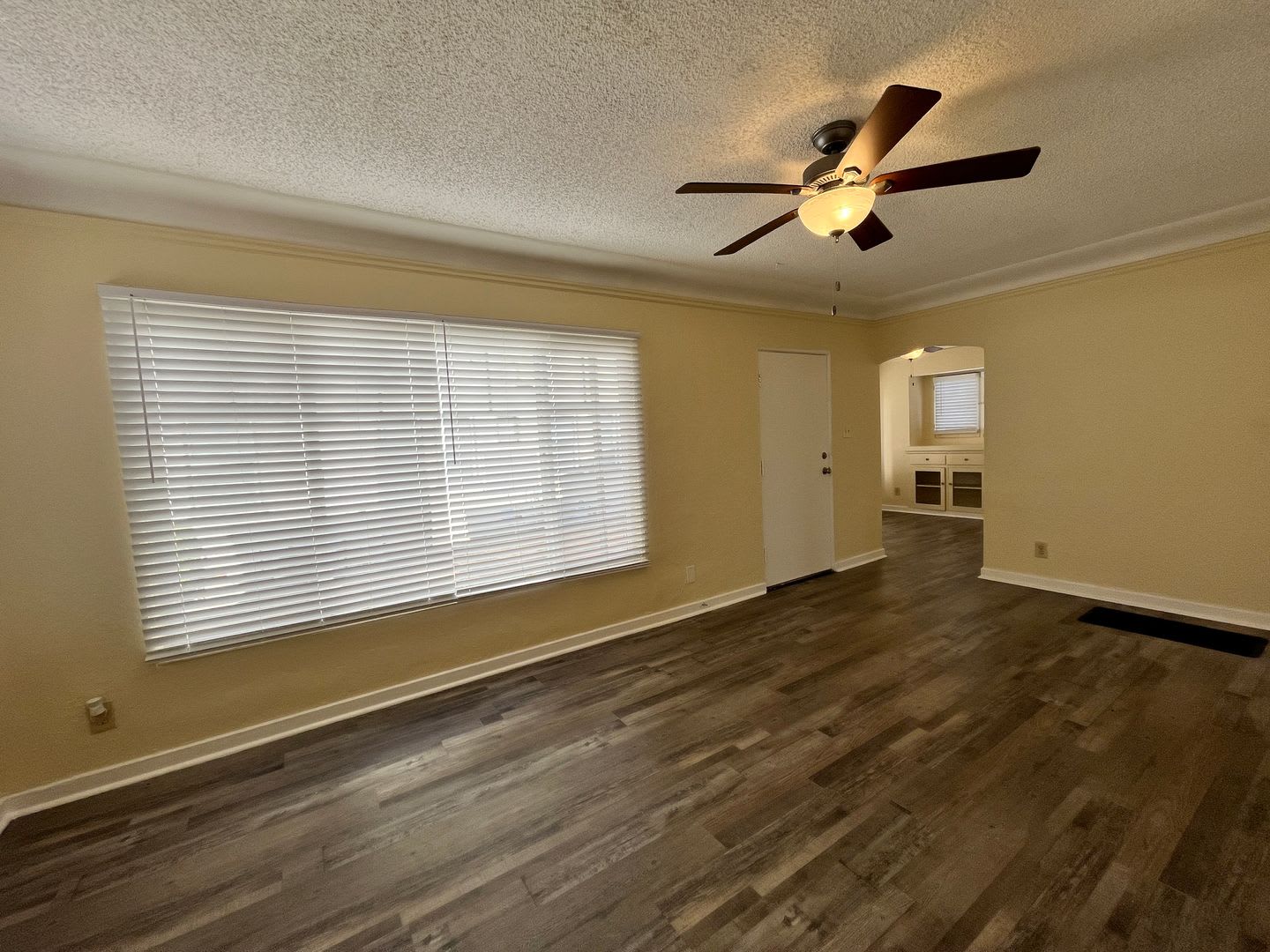 LARGE DOWNSTAIRS ONE BEDROOM ONE BATH! – photo 4