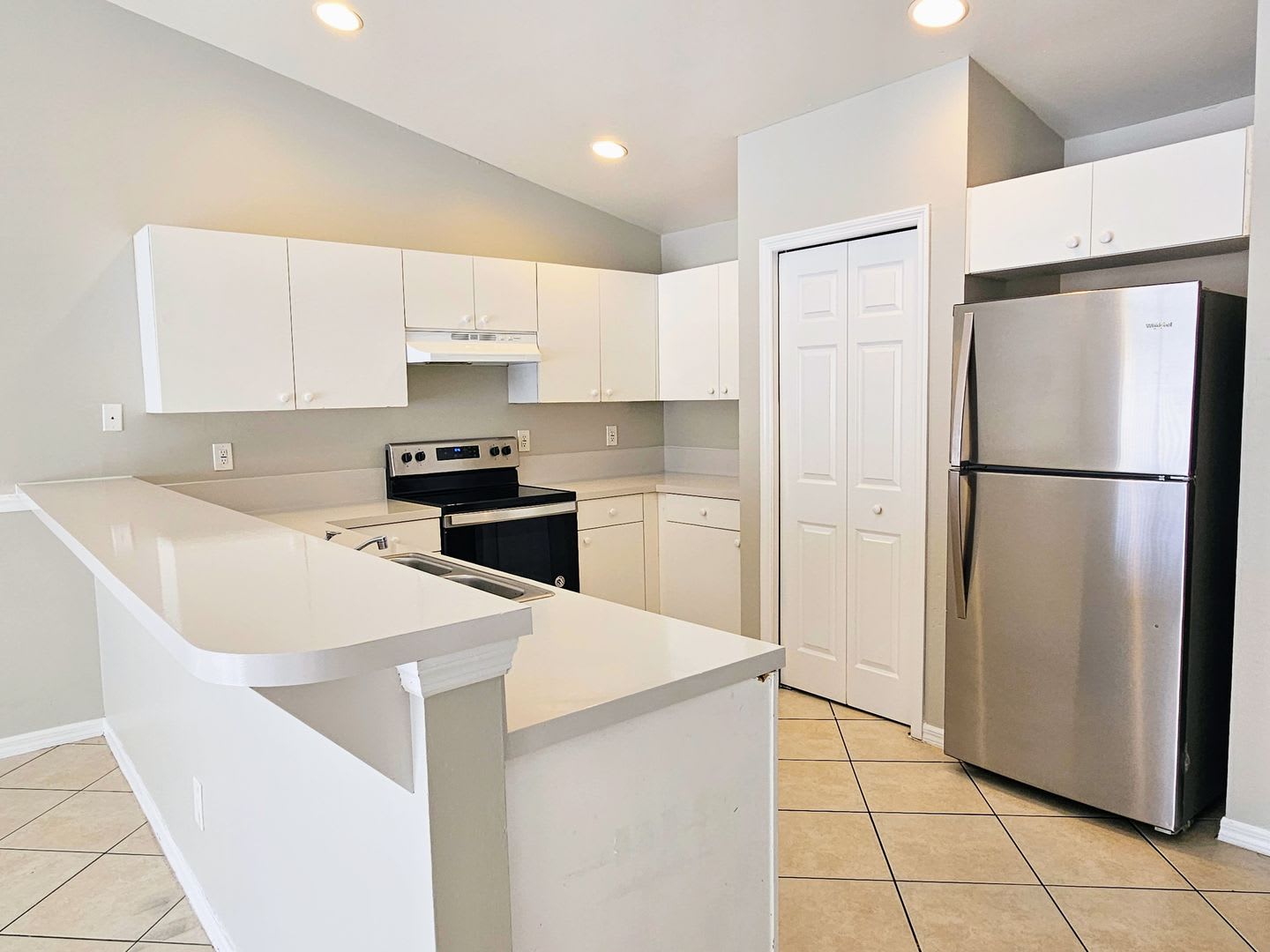 Well Maintained 3Br 2Ba W 1 Car Garage Attached Duplex Lawn Care And Salt Service Included Free Application – photo 2