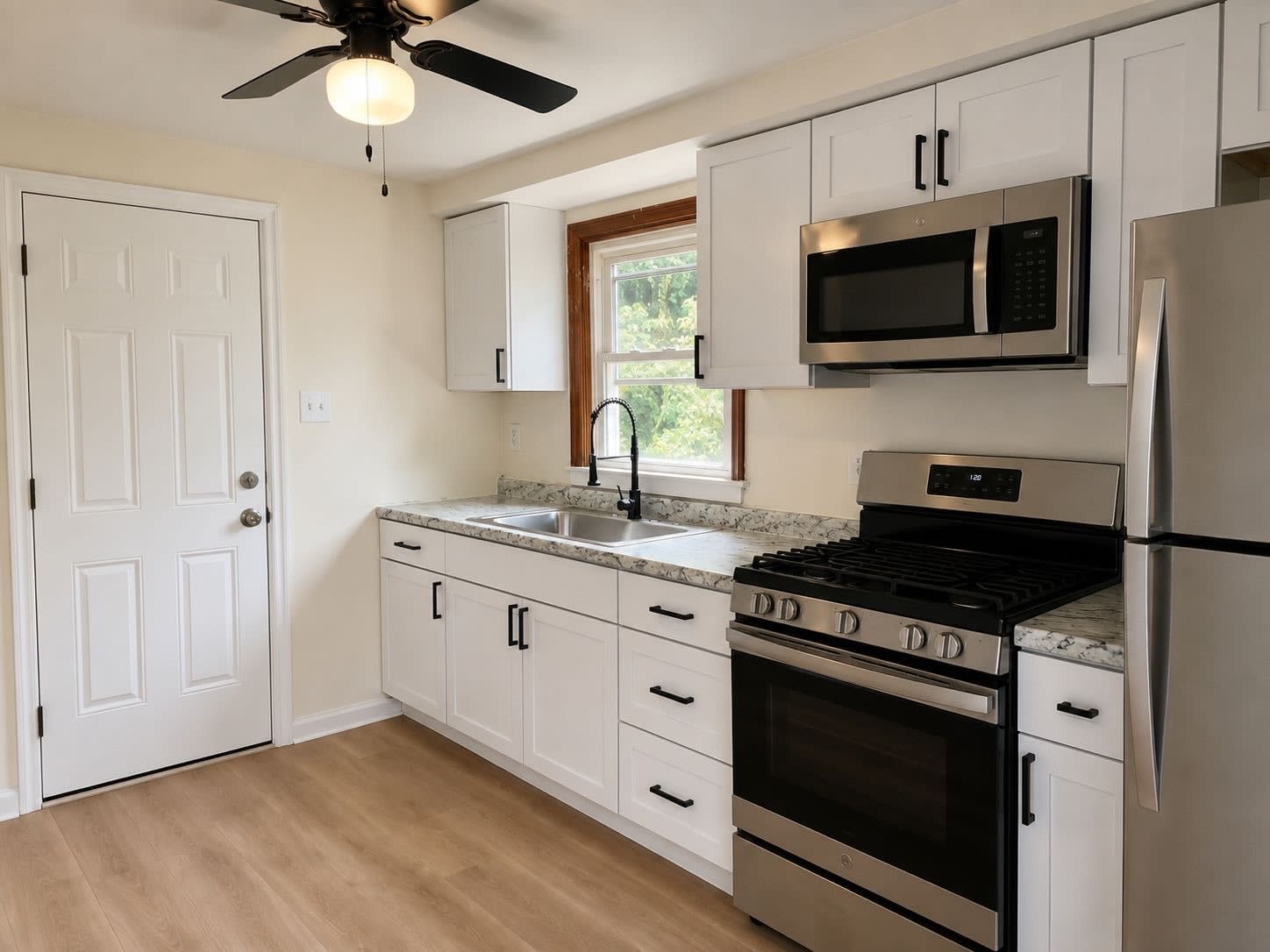2768 Glenny Lane – photo 2