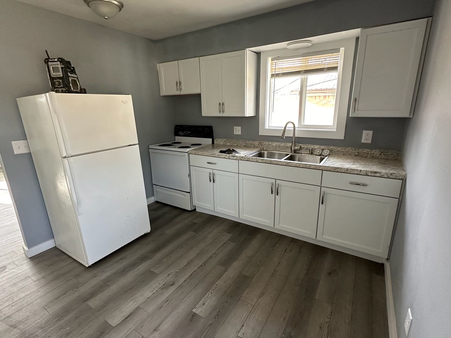 Available Now! Renovated Southside 2BR/1BA duplex – photo 2