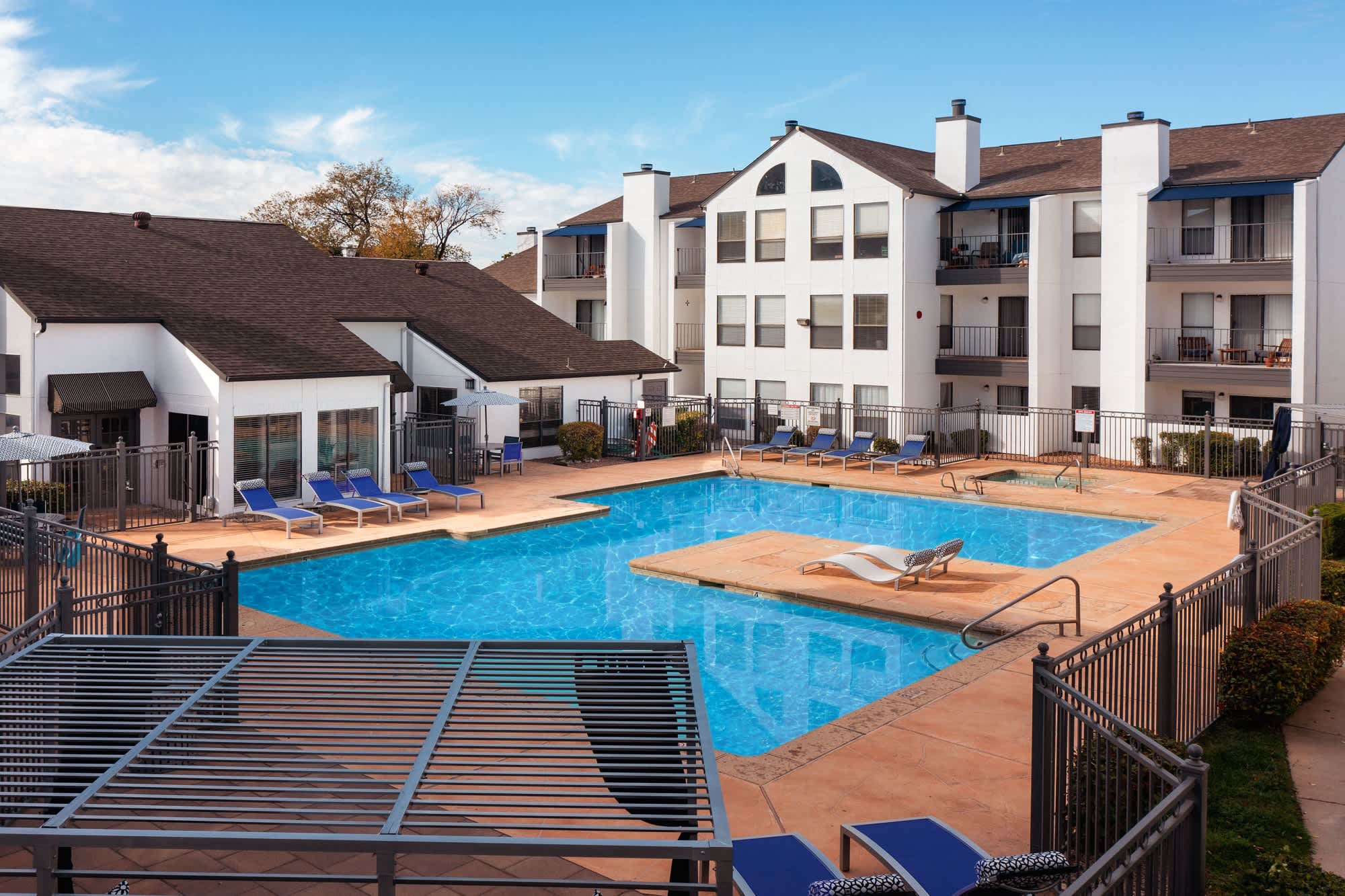 Alvarado Apartment Homes – photo 4
