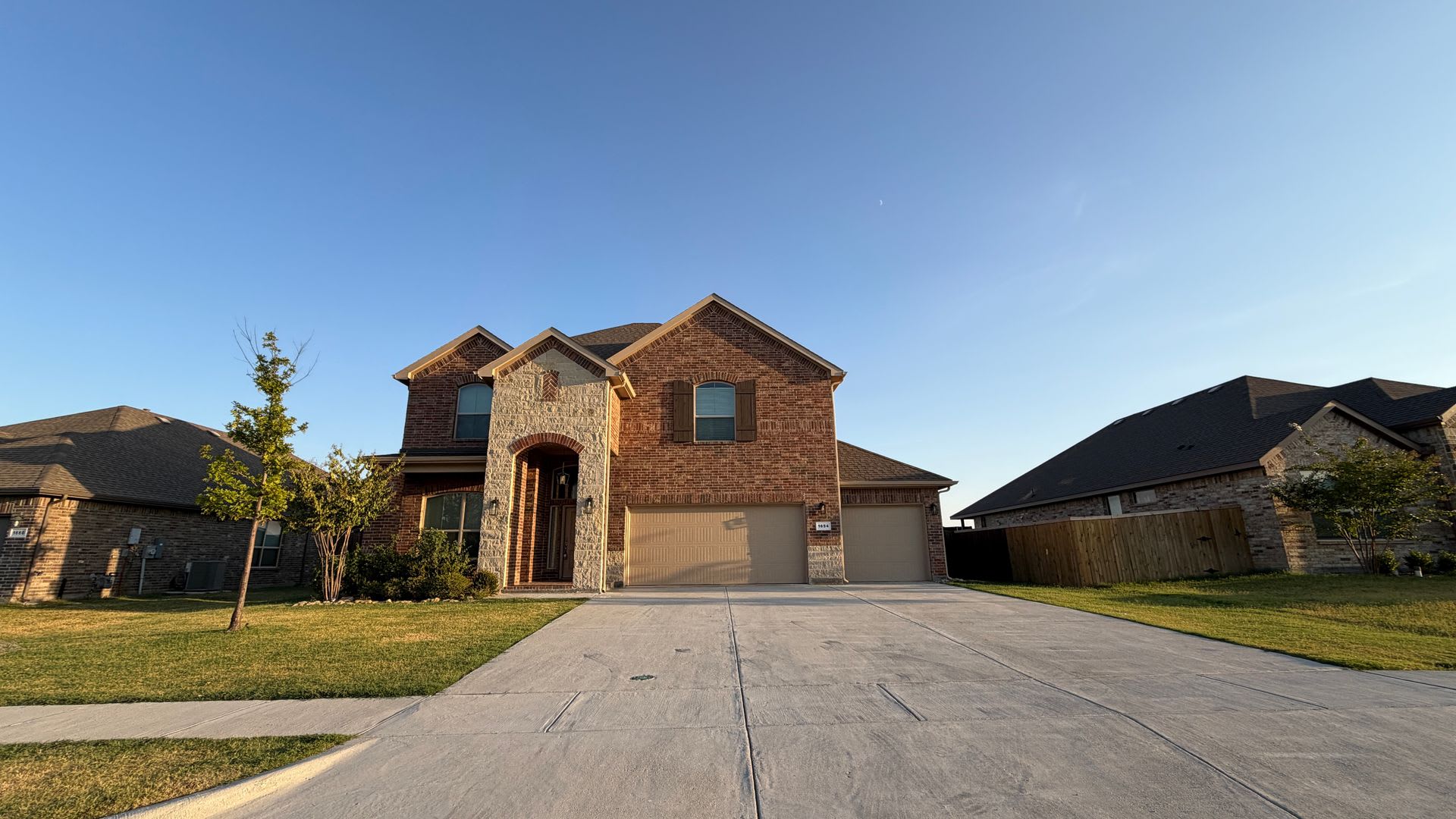 Spacious New Build In Krum School Ready For Move-In – photo 1