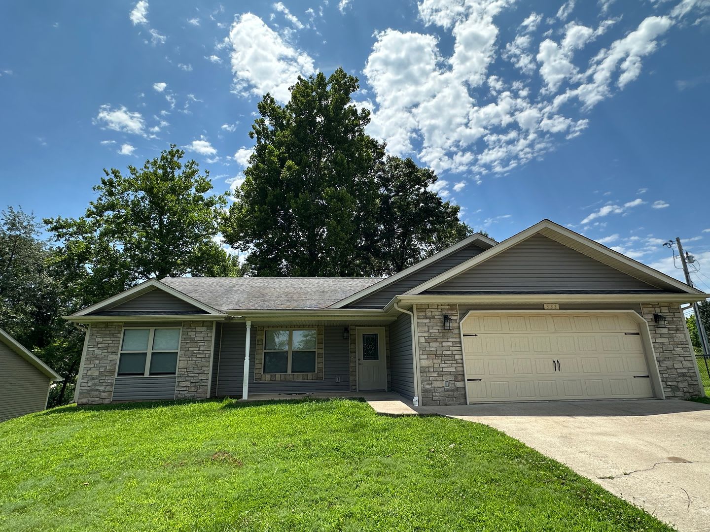 Well Maintained 3 Bed 2 Bath w/ Fence in Waynesville – photo 1