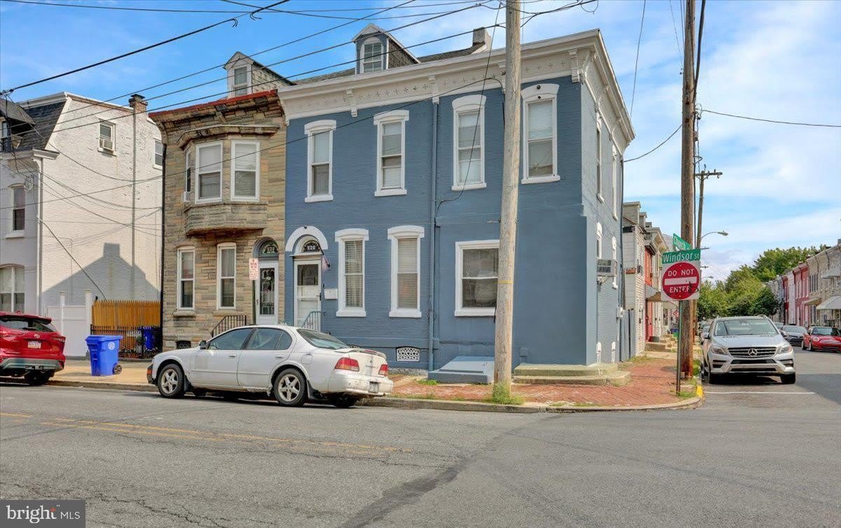 526 WINDSOR Street – photo 1