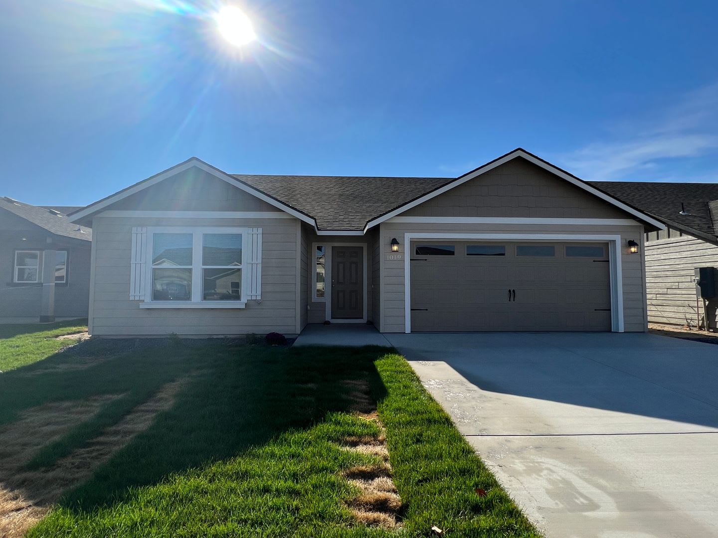 Modern 3 Bed 2 Bath!! Covered Patio!! – photo 1