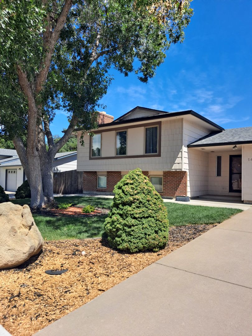All Prospective Tenants Must Submit A 58 Non Refundable Application Fee Per Applicant Online And Be Pre Qualified Prior To Any Showings – photo 2