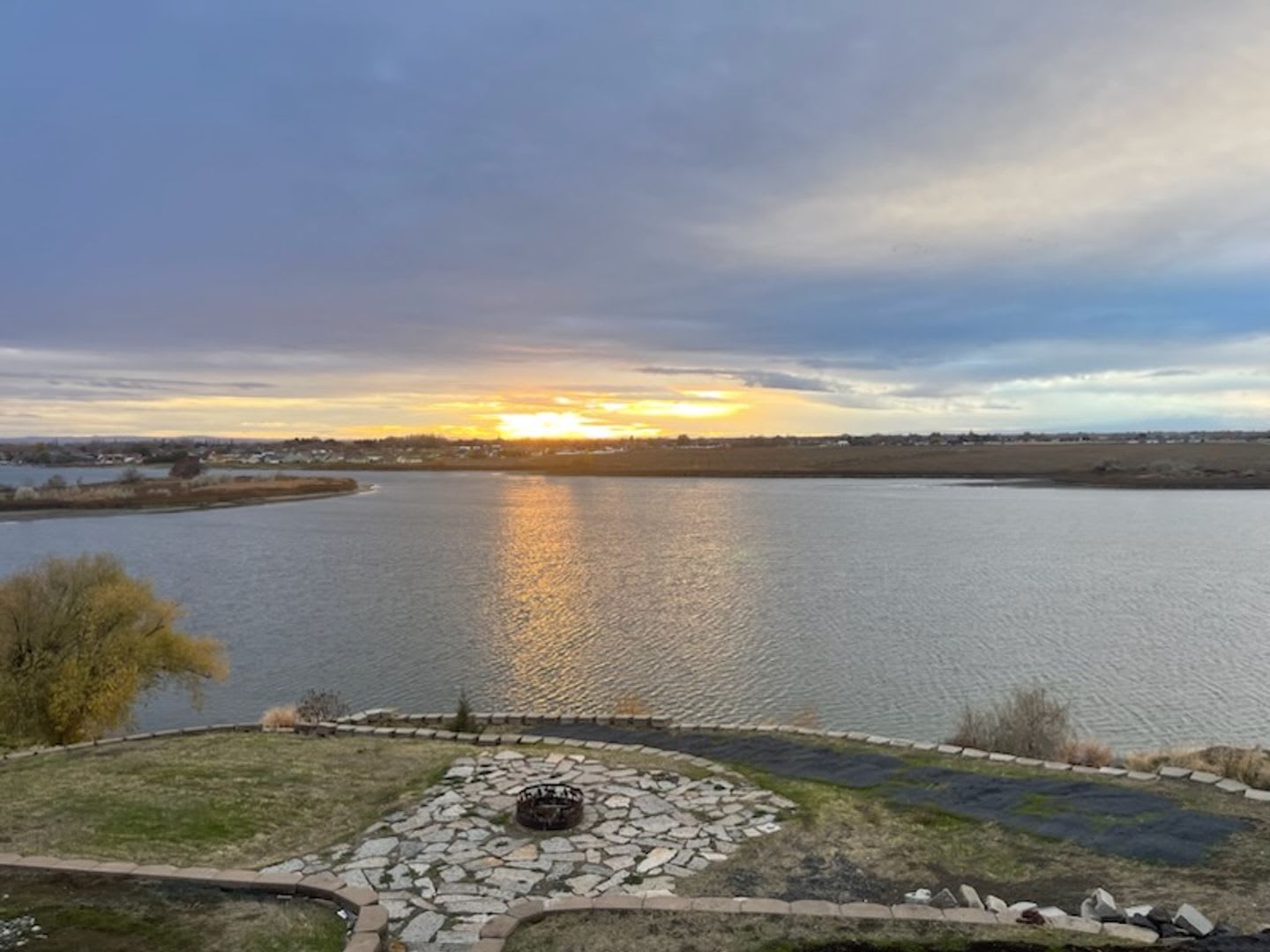 Waterfront! Sunset views! 3 bdrms! Attached garage! Private driveway! – photo 2