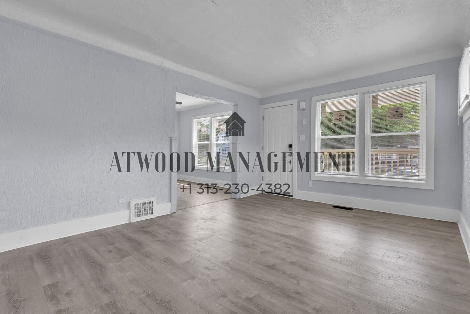 This beautifully updated 3-bedroom, 2-bath single-family home is ready for move-in! – photo 2