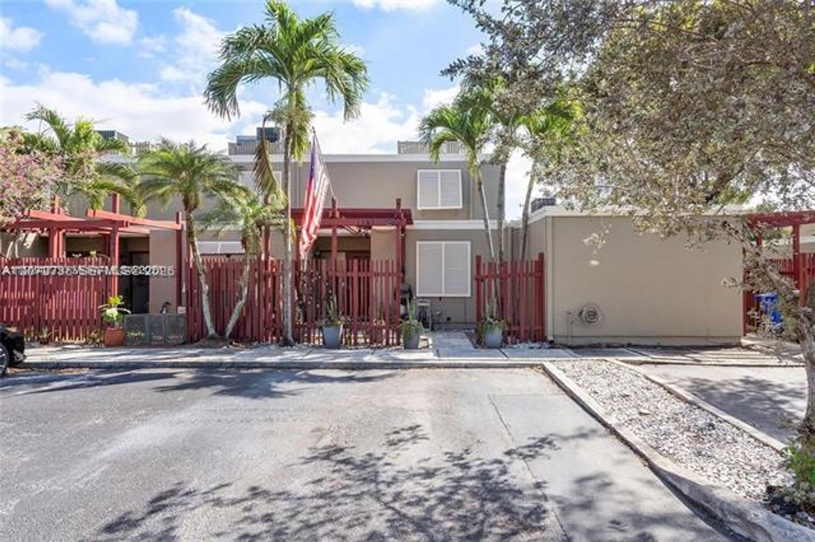 1281 W Fairway Rd th 1281, Pembroke Pines, FL 33026 – photo 2