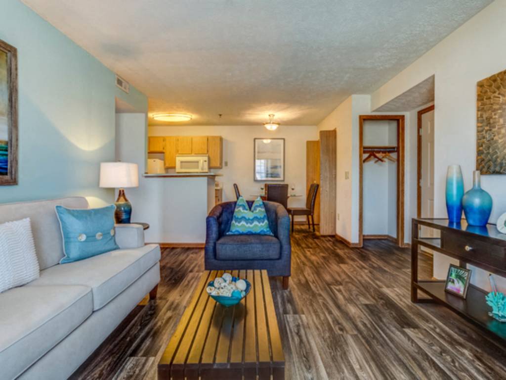 Lake Forest Apartments – photo 2