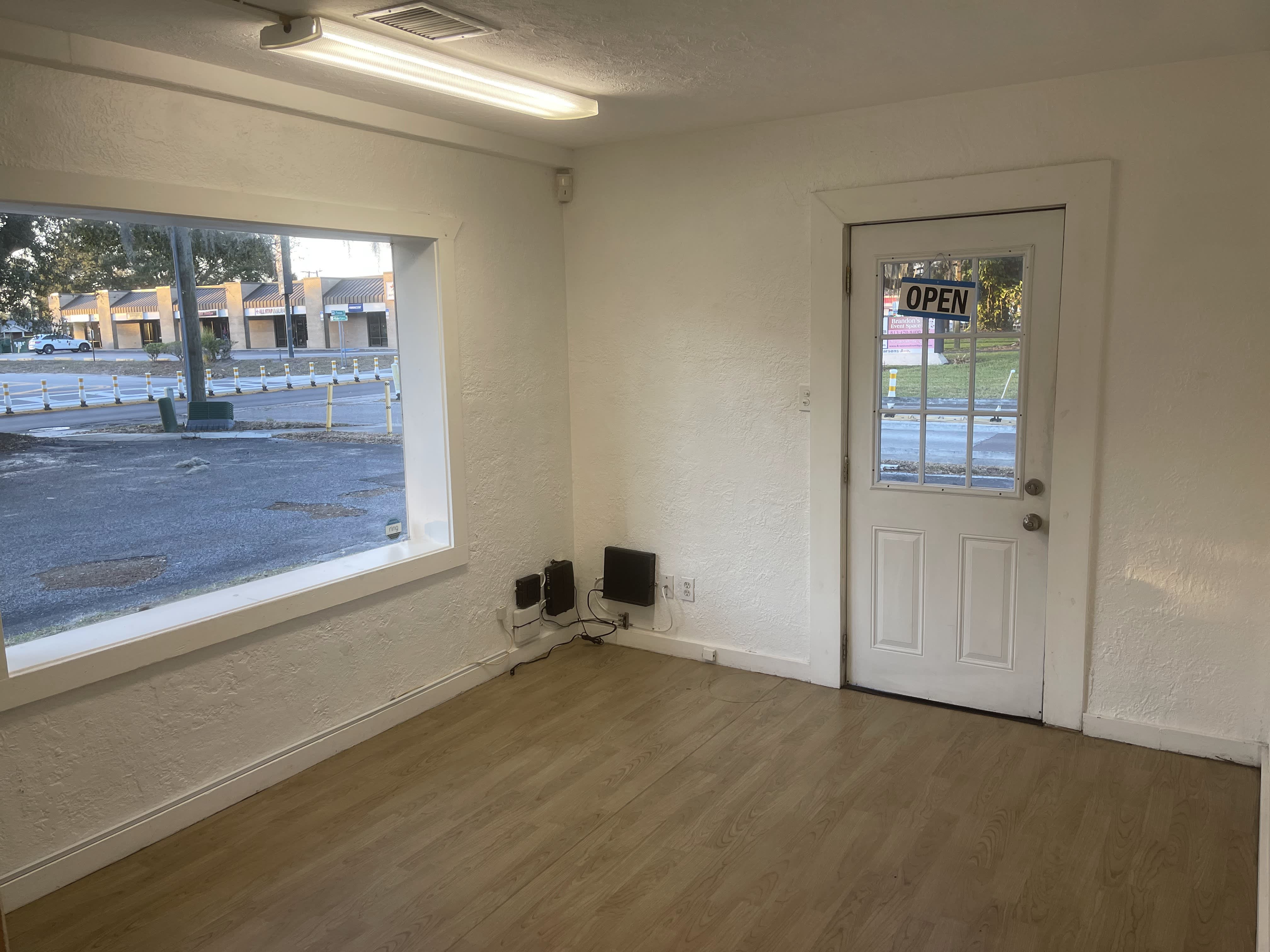 101 E Robertson St – photo 4