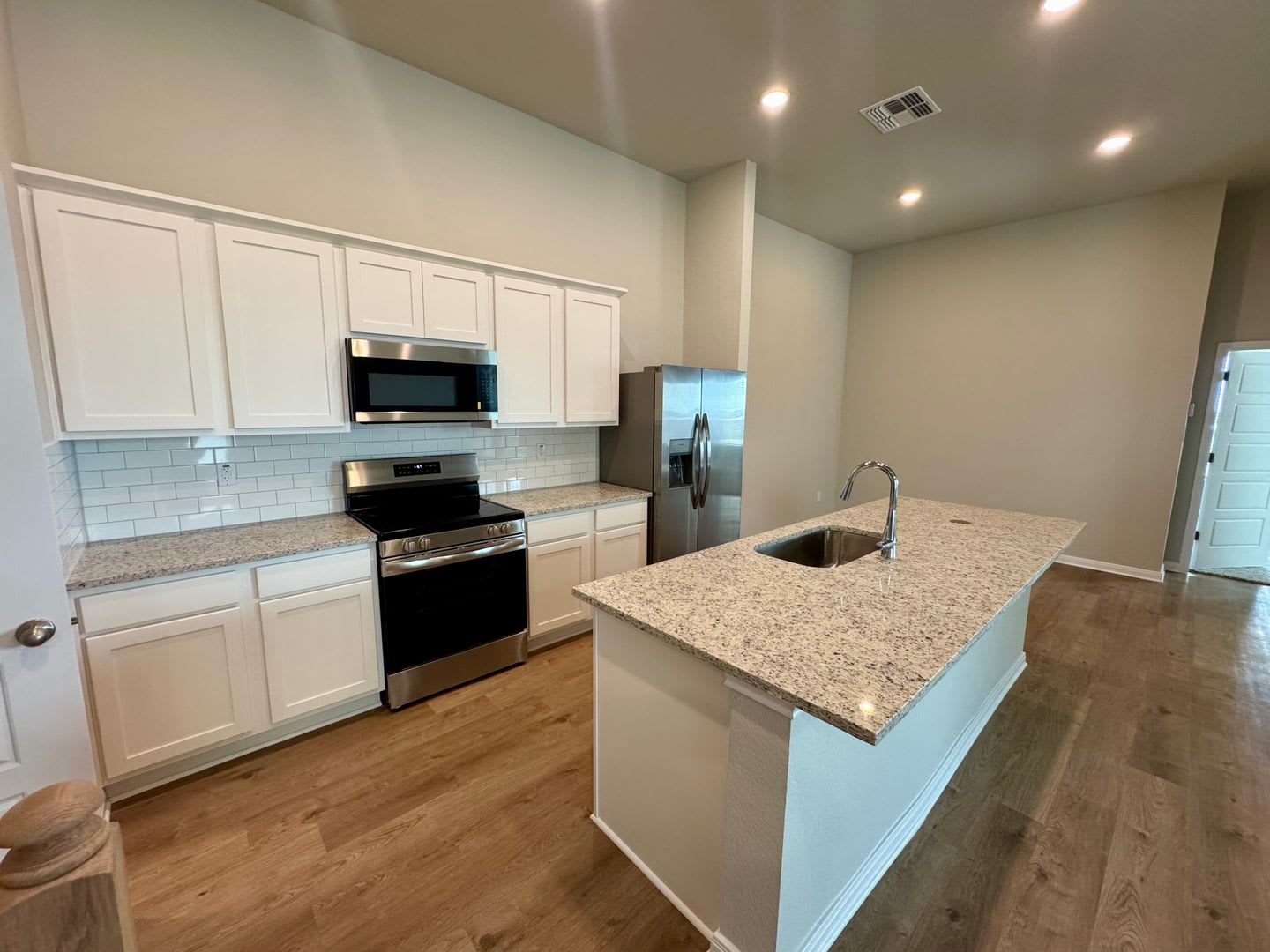 Stunning Luxury Duplex Available in Buda – photo 5