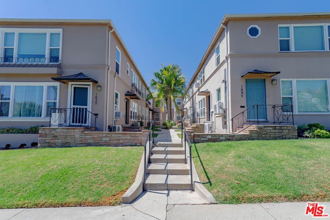 1837 N NORMANDIE Ave – photo 2