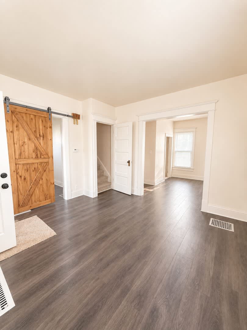 3 Bedroom 1.5 Bathroom HOUSE – photo 2