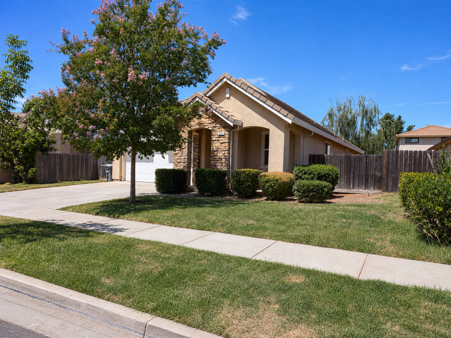 4 Bedroom 2 Bath Home In Merced – photo 2