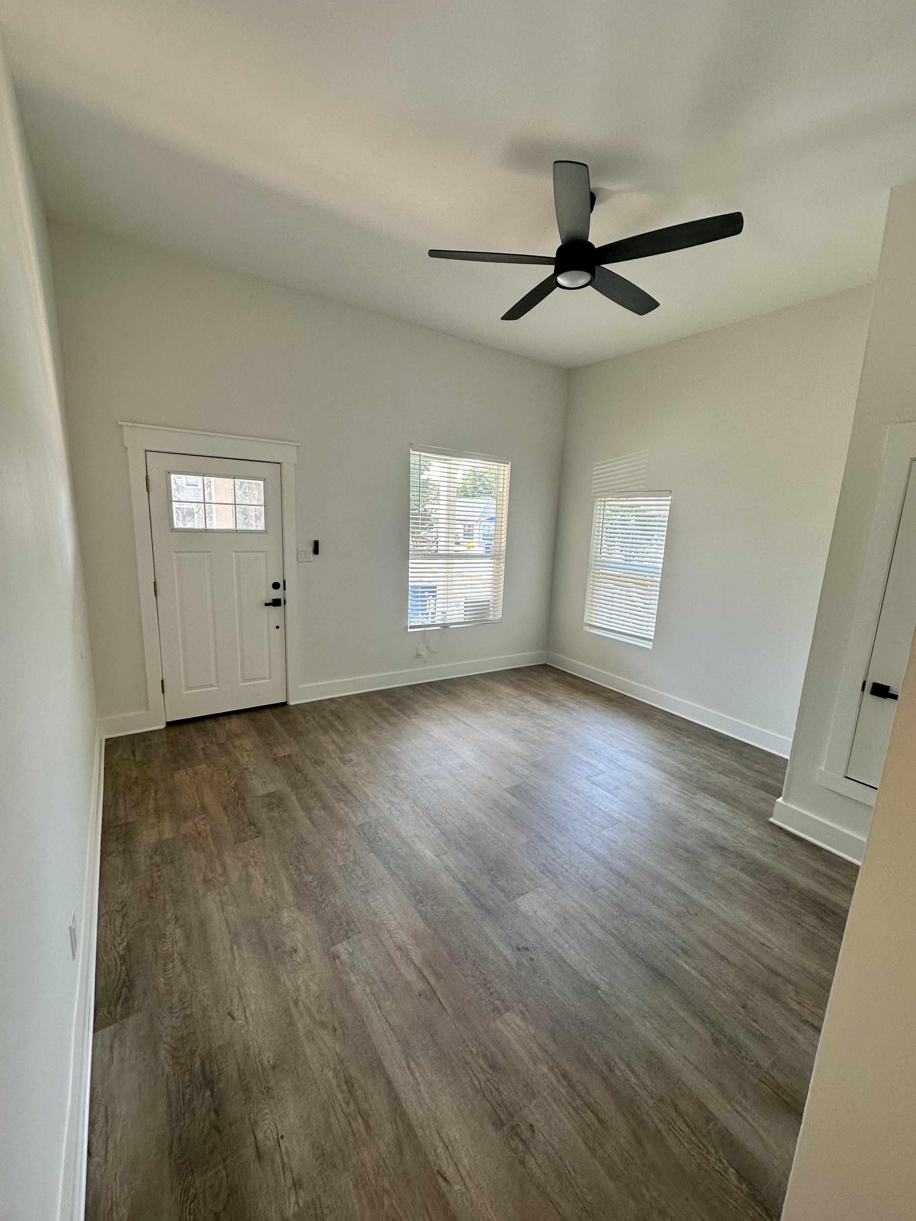 1019 Steves Ave – photo 4