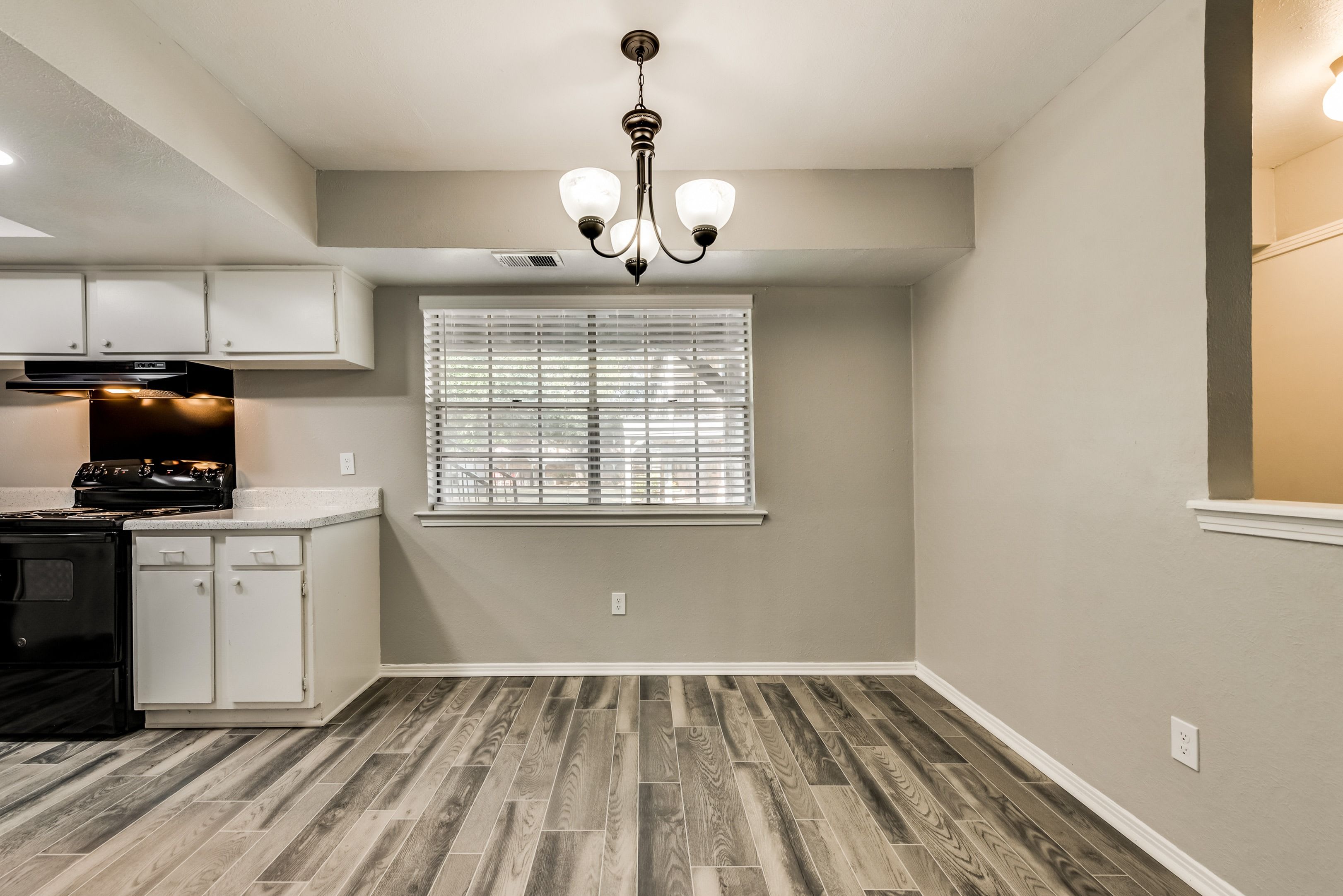 London Square Apartments – photo 2