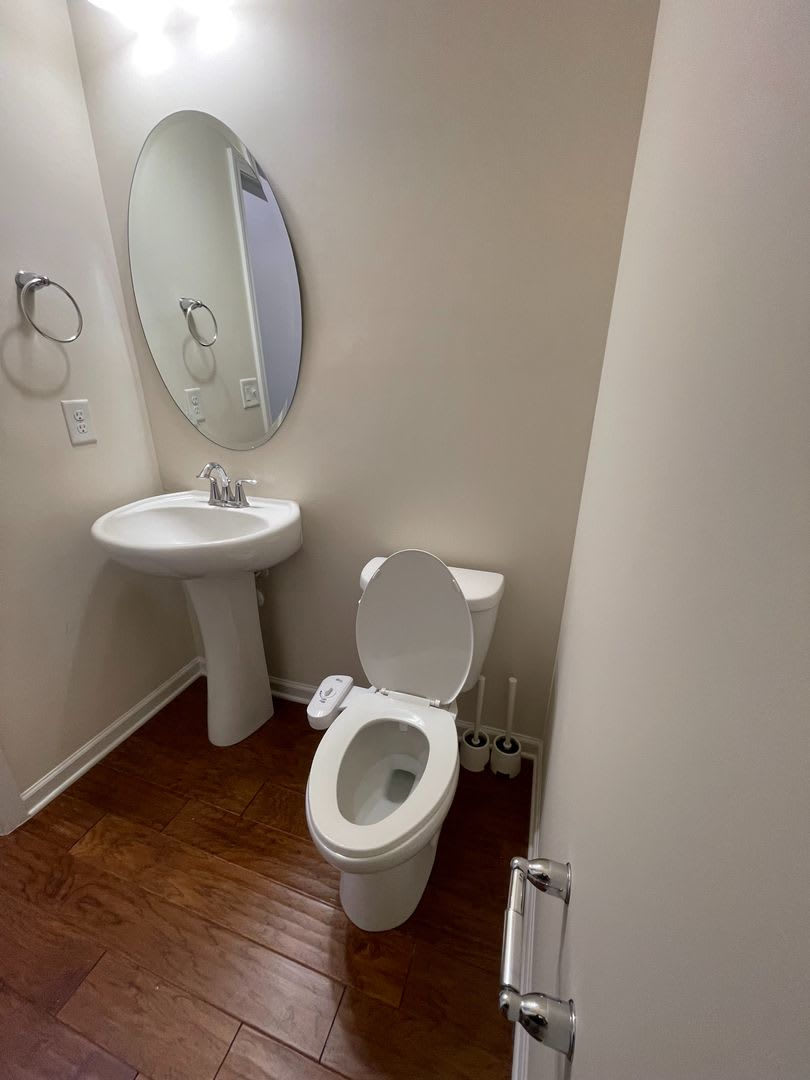 Room in 6 Bedroom Home at Agnew Dr – photo 4