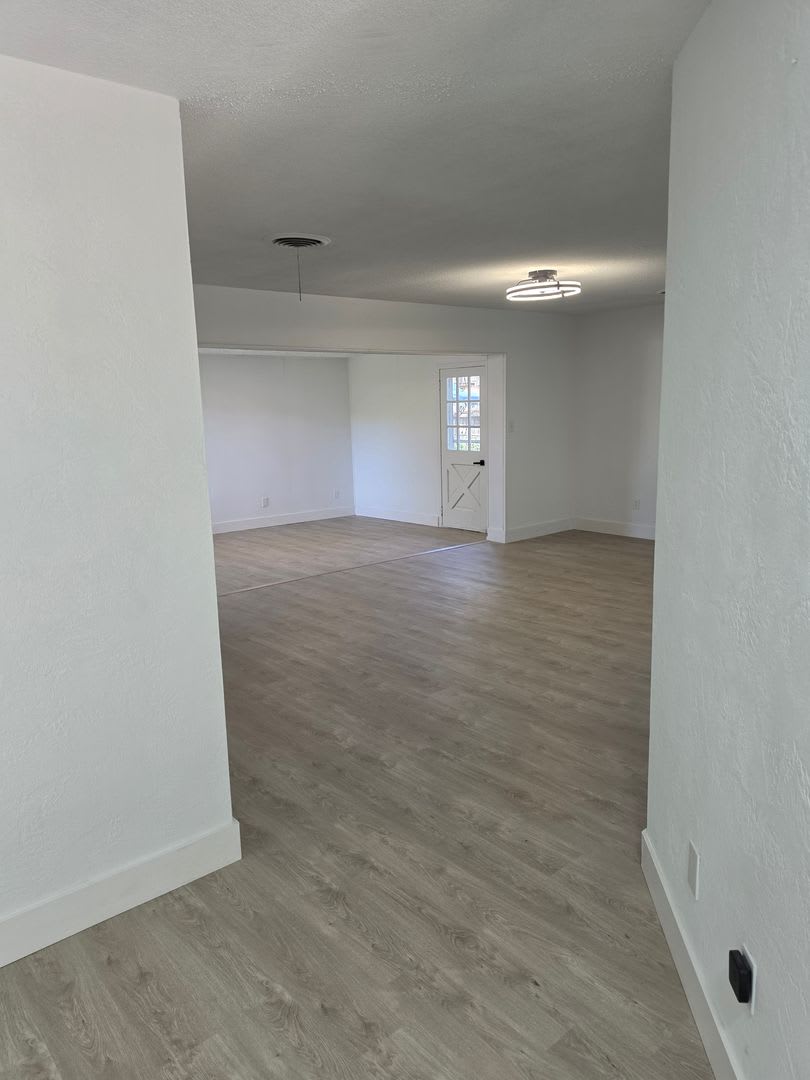 FOR RENT!!! SIMPLY STUNNING AND SPACIUS 3 BED 2 BATH SINGLE FAMILY HOME.. – photo 4