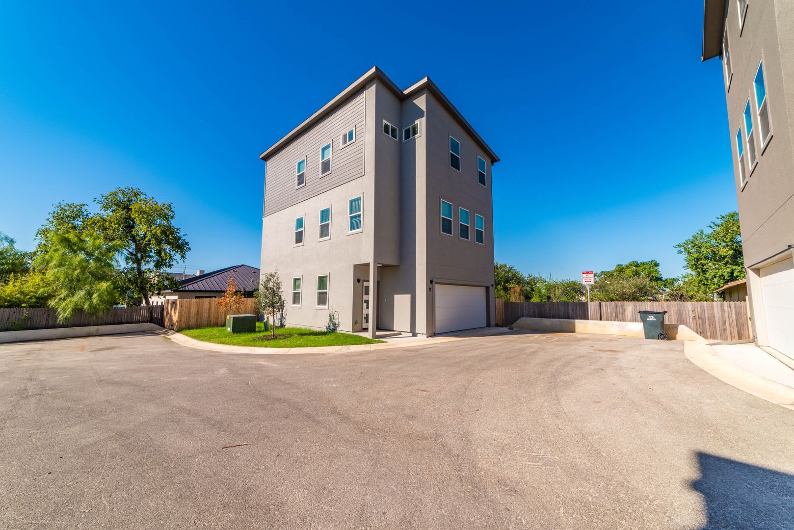 LUXURY 3-BEDROOM ALAMO HEIGHTS TOWNHOME – photo 2