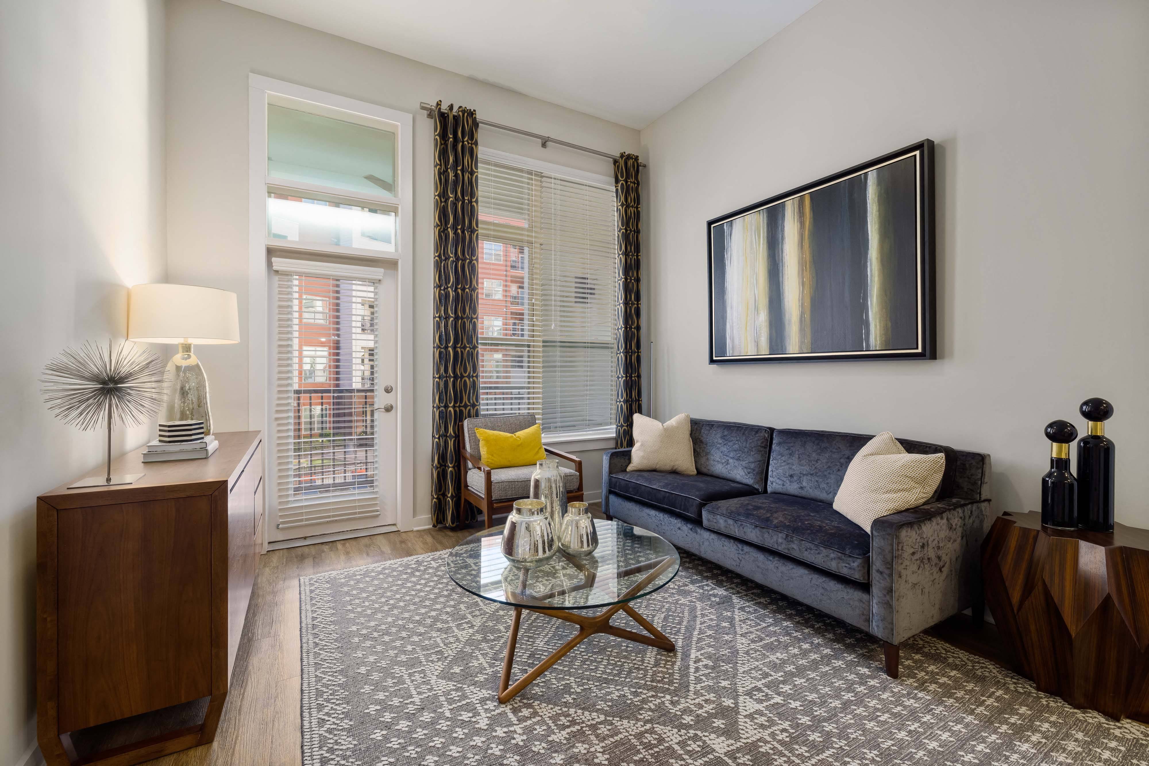 616 at the Village – photo 4