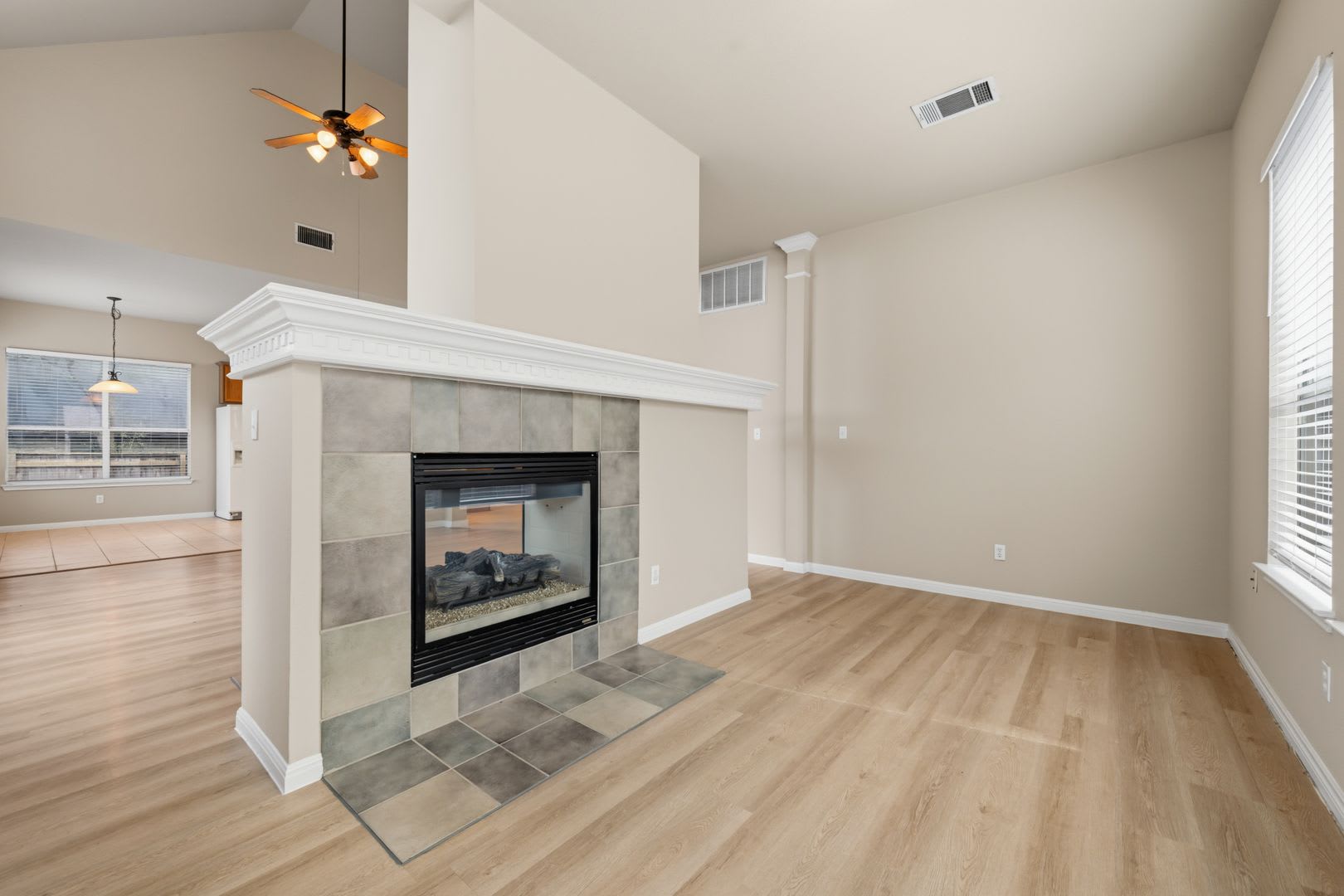 Spacious 3 Bedroom 2 5 Bathroom Two Story Home – photo 4