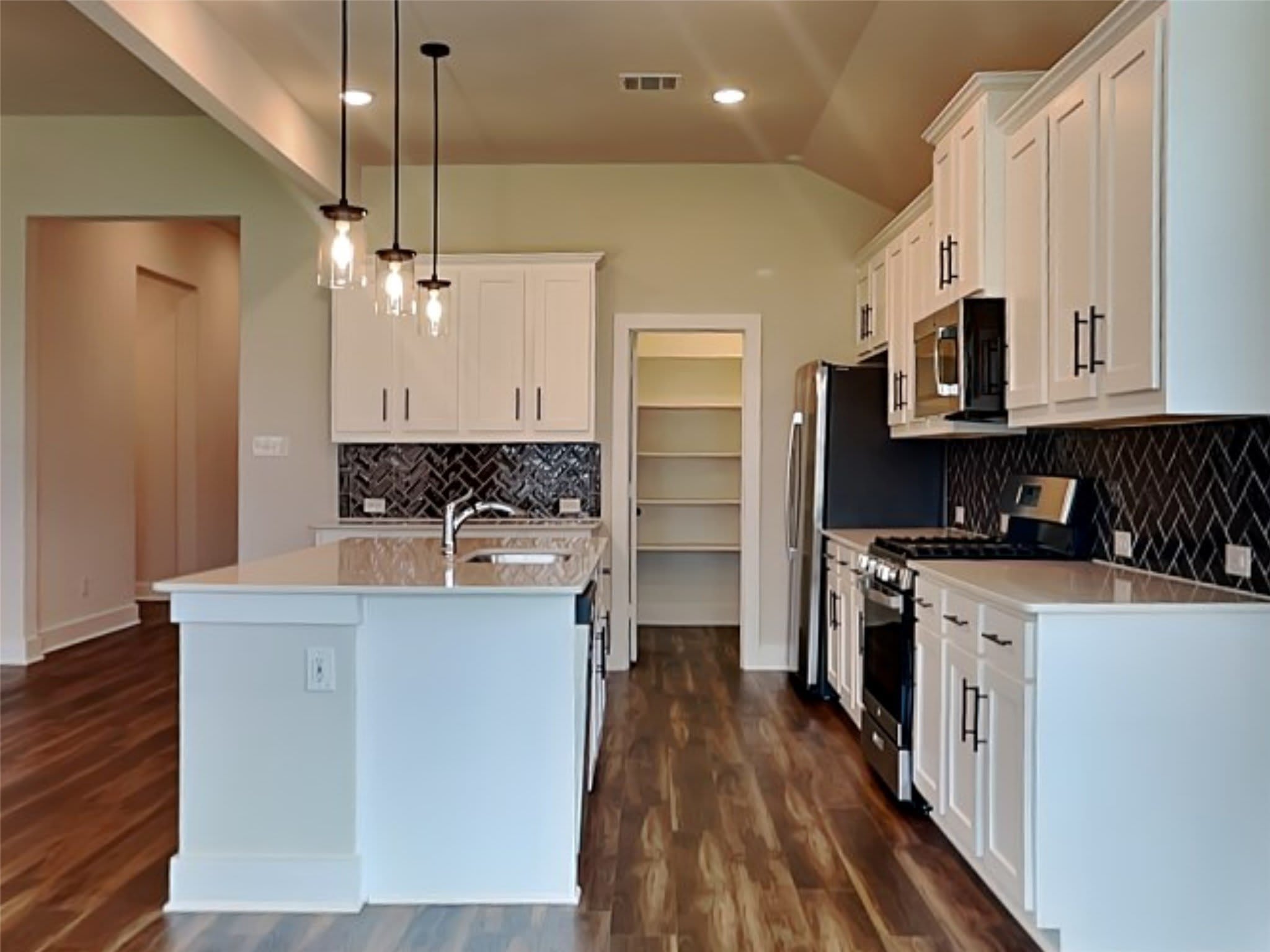 606 Taylor Drive – photo 4