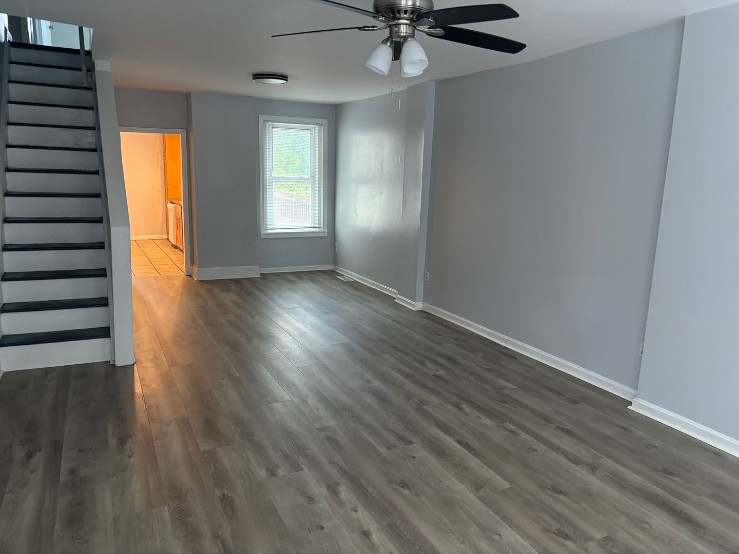 End Unit Townhome Move In Ready In Norristown With Deck – photo 2