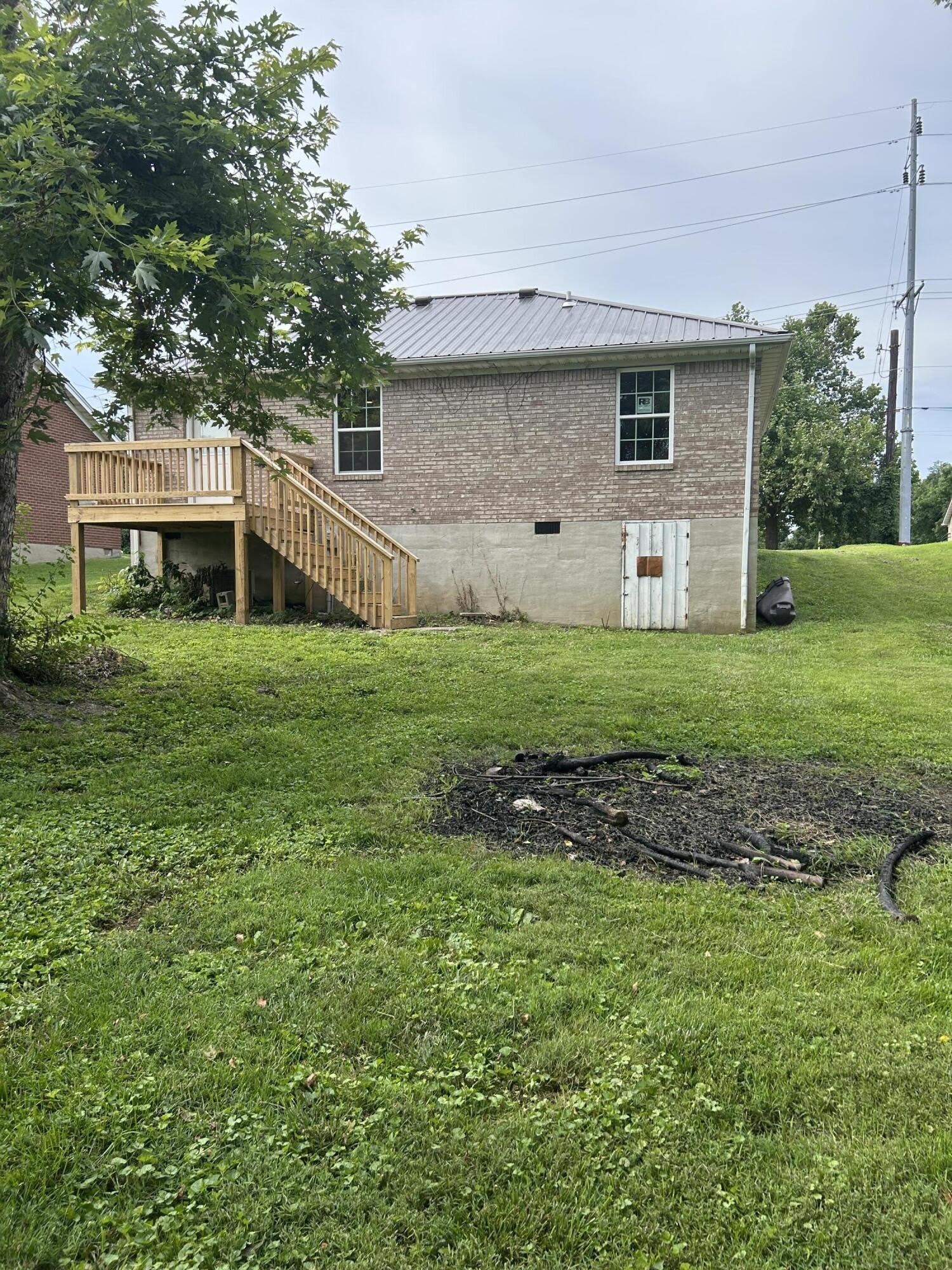 909 E Irvine Street – photo 5