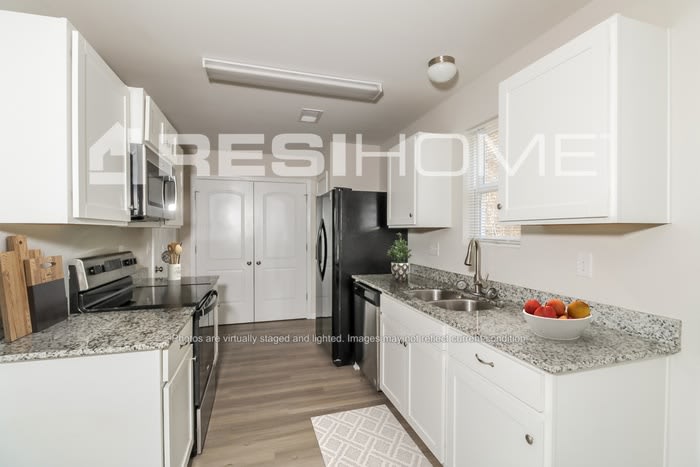 194 Queens Circle – photo 2